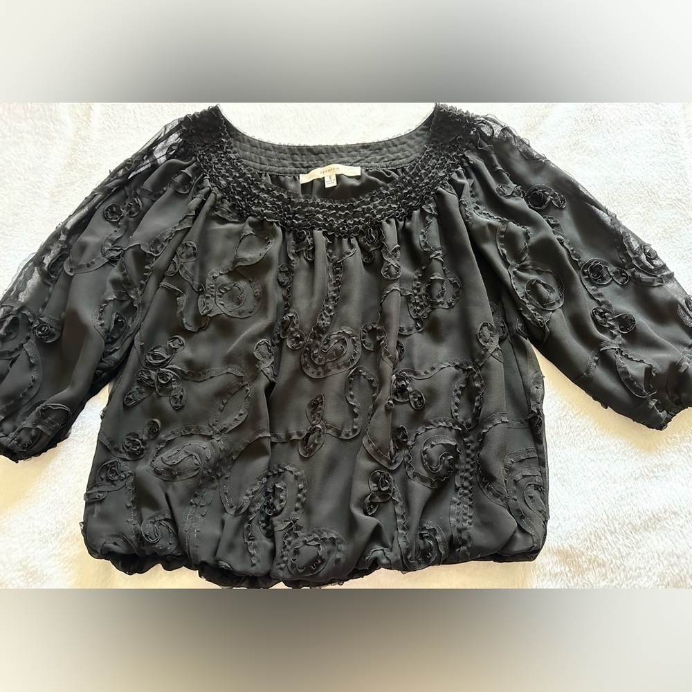 Studio M women black blouse . 3/4 sleeves. Sabrina neck.